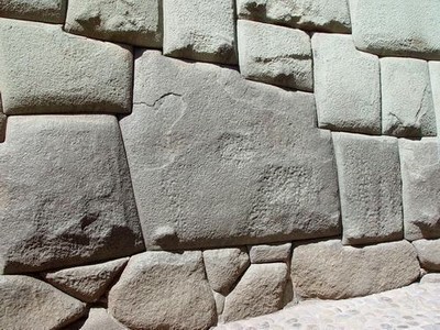La pierre à douze faces du mur Inca à Cusco La pierre à douze faces du mur Inca à Cusco