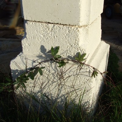Pilier en pierre calcaire reconstituÃ©e aspect vieille pierre