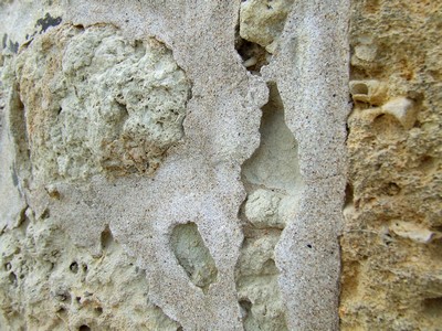 mur de pierre jointoyé au ciment mur de pierre