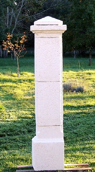 pilier de portail aspect vieille pierre