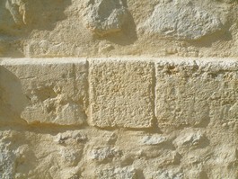 Réparation d'une pierre de taille par coffrage in situ