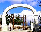 Arches en pierre reconstitu�e avec cha�nages