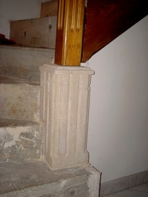 pilier d'escalier en pierre reconstitu�e