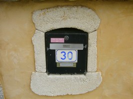 lucarne boite aux lettres pierre