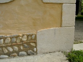 mur galets, pis�, chaux et pierres d'angles reconstitu�es