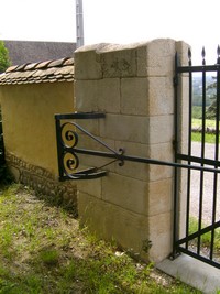 piliers de portail de ferme ancien en pierre reconstitu�e