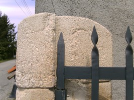 sommet de pilier de portail ancien